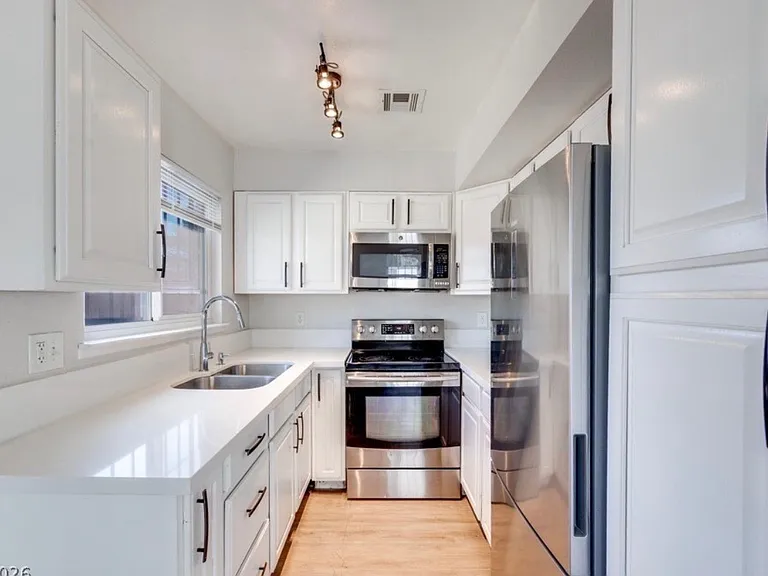 3361 Civic Center Dr #H — Photo 12