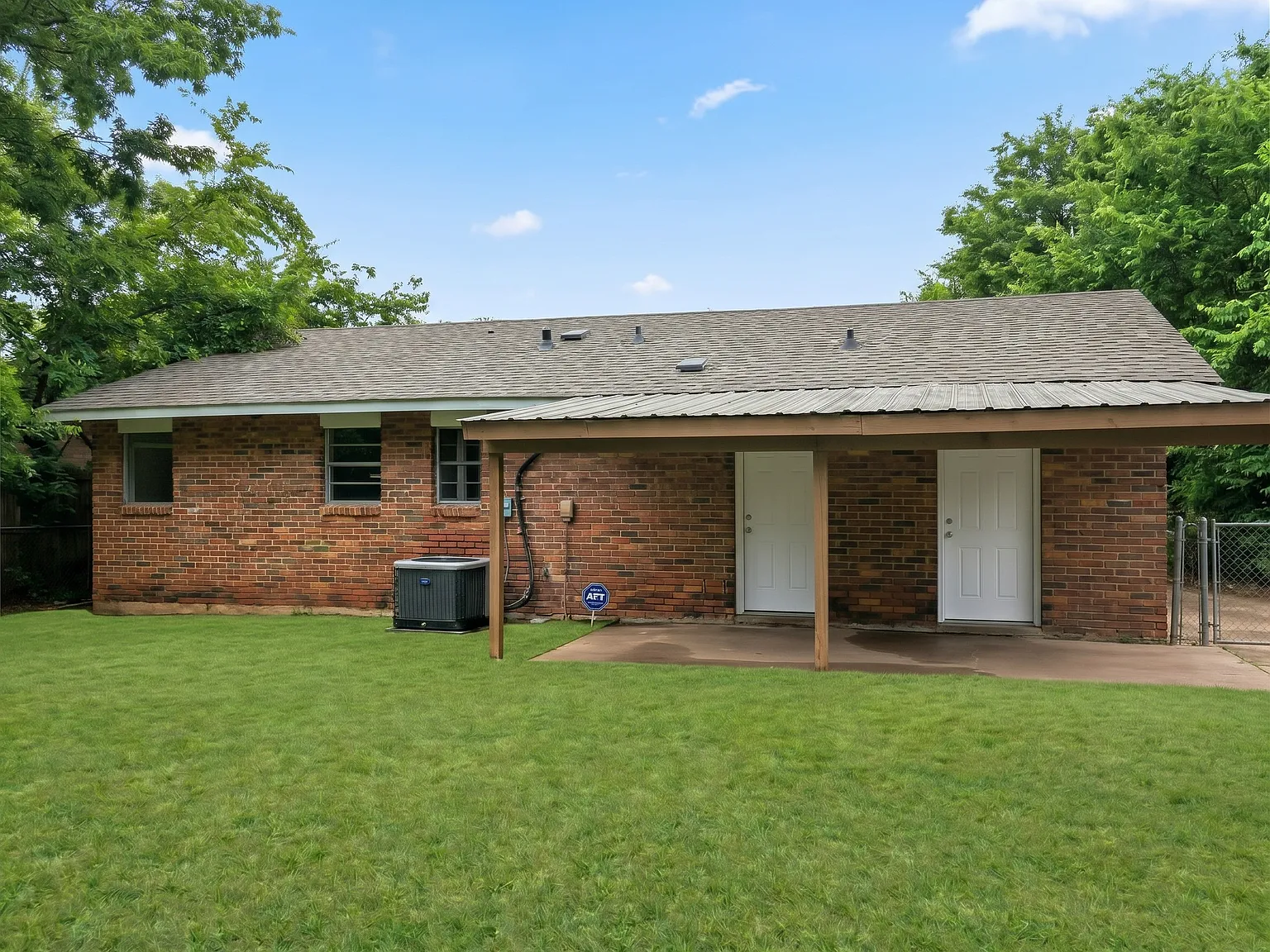 648 Plantation Way — Photo 2