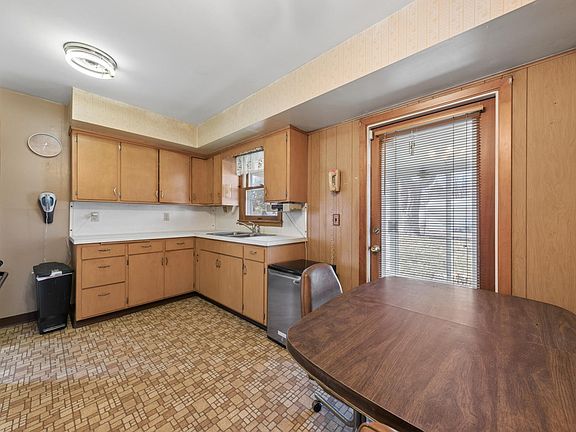 4th image of 5712 39th Ave S