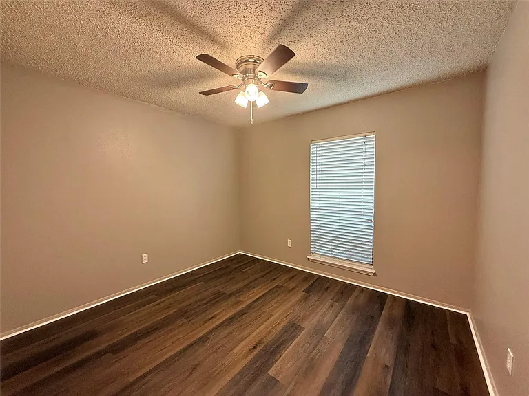 2834 Naples Dr — Photo 12
