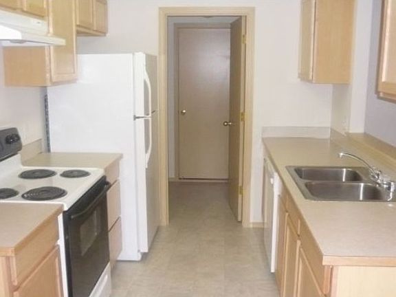 3rd image of 1312 3rd St SE APT 102
