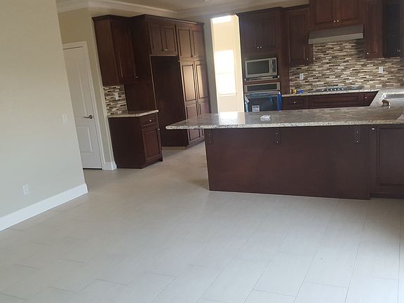 3rd image of 7628 Sunside Dr