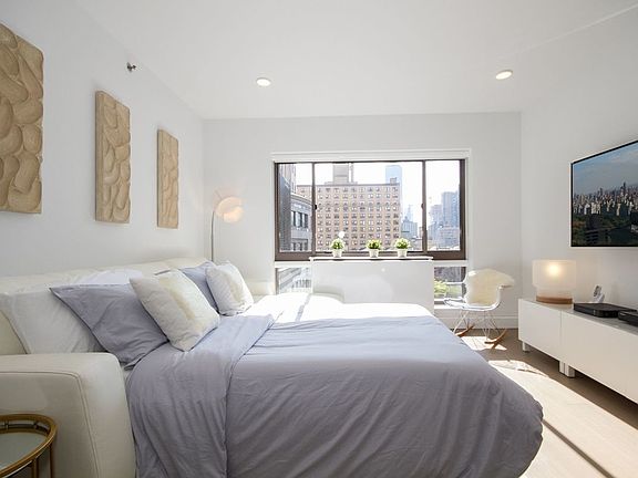 5th image of 311 W 50th St APT 3M