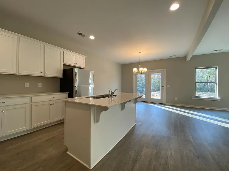 7940 Saint James Dr — Photo 8