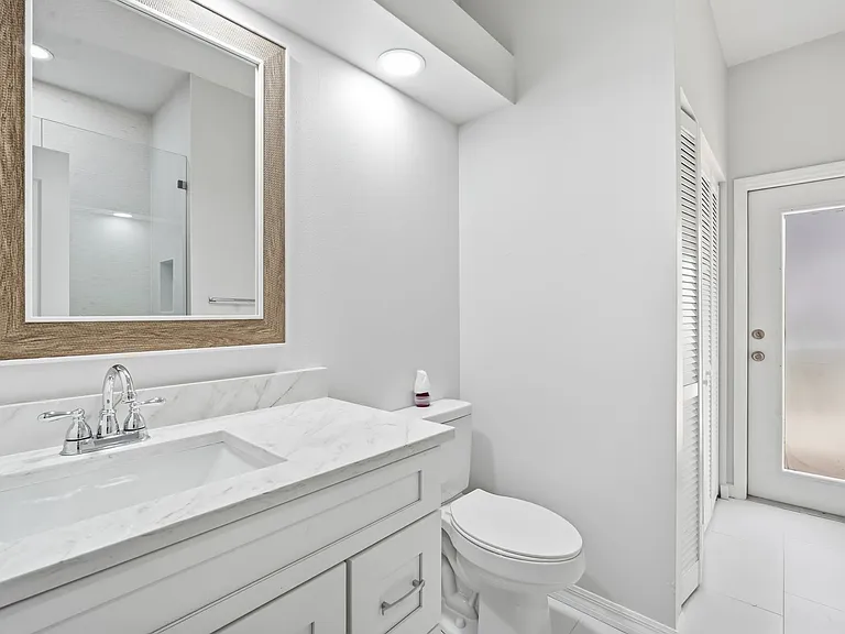 9810 Bennington Dr — Photo 16
