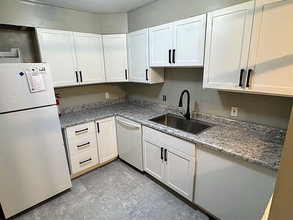 3rd image of 1416 Hawthorne Dr