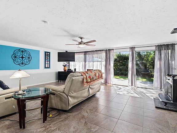 4th image of 2922 Sequoia Ln