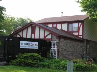 24040 Hickory Grove Ln, Novi, MI 48375