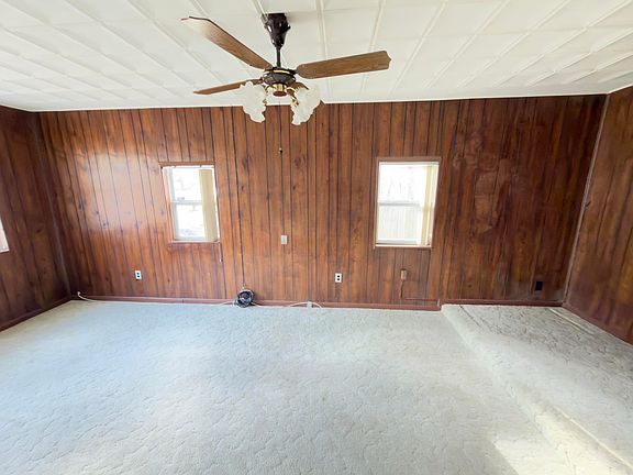 3rd image of 910 Springbrook Ave