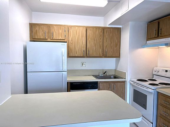 4th image of 5921 Washington St APT 132