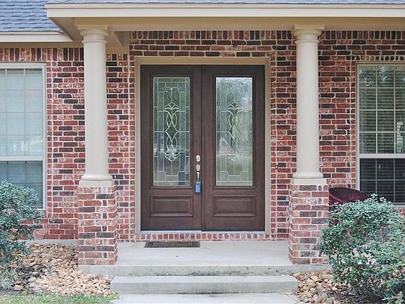 5th image of 15529 Queen Elizabeth Ct