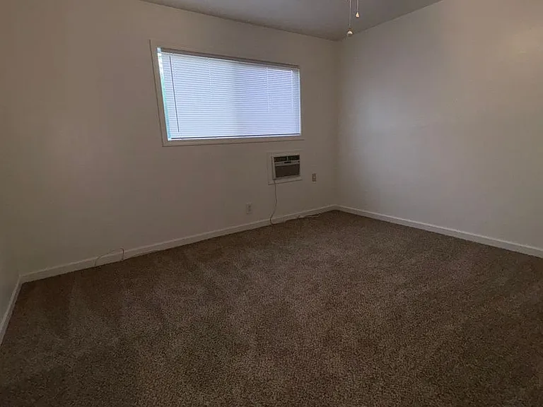 324 Cottonwood St — Photo 17