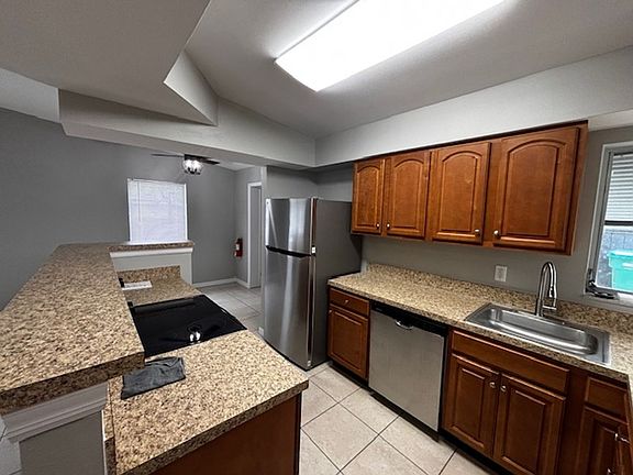 3rd image of 1463 Renton St