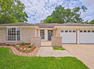 522 Walnut St, Lake Jackson, TX 77566