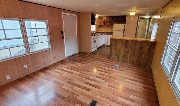 2nd image of 716 N 15th St Trailer 10