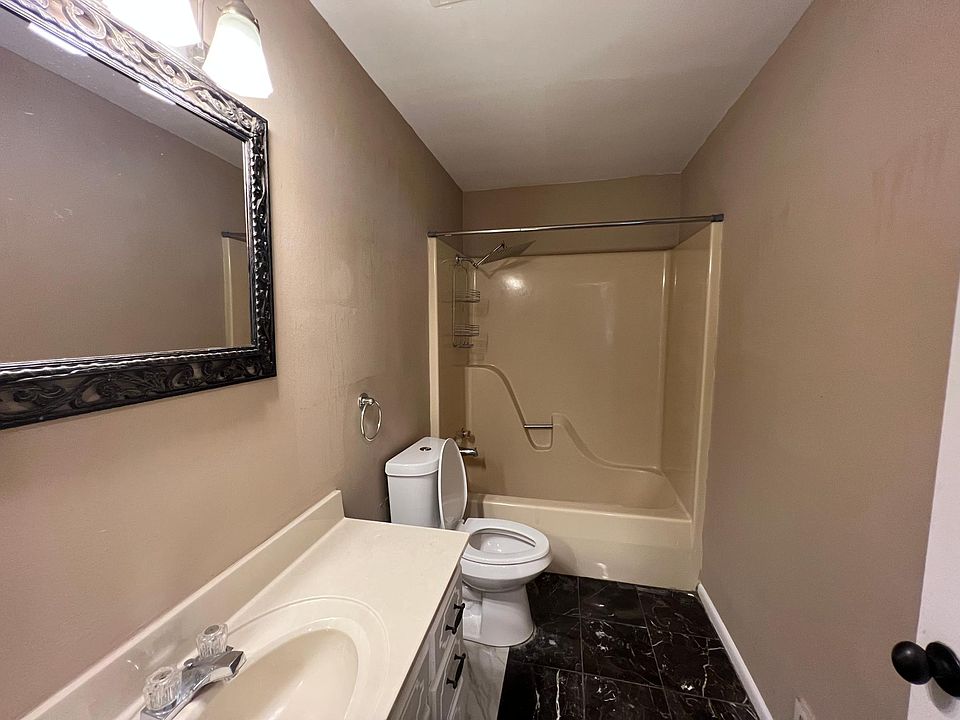 1st image of 202 Warren St