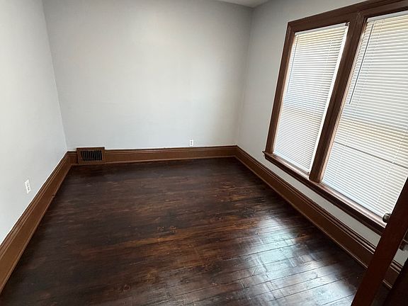 4th image of 707 W 10th St #2