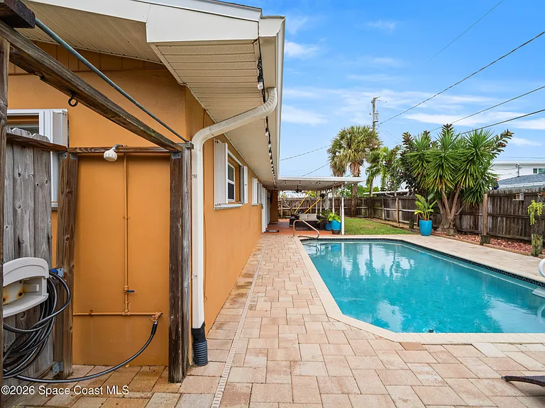 215 Jason Ct — Photo 1