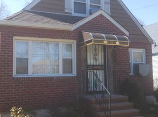 52 Oakland St, Hempstead, NY 11550
