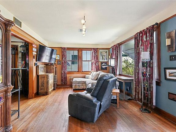 5th image of 2034 Evergreen Ave
