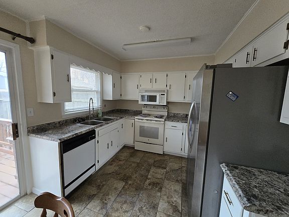 3rd image of 7517 N Lydia Ave