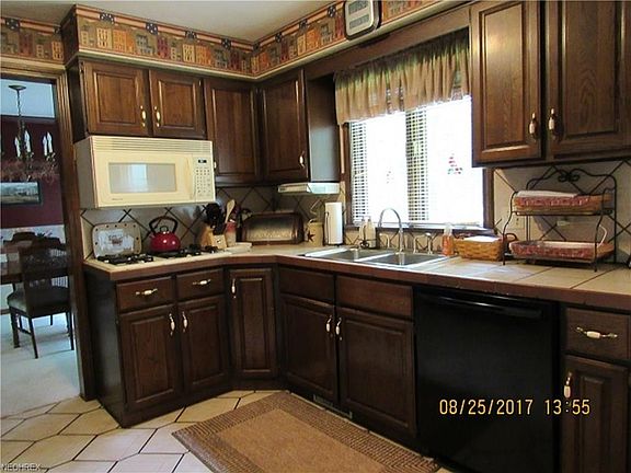 4th image of 569 Oakridge Dr