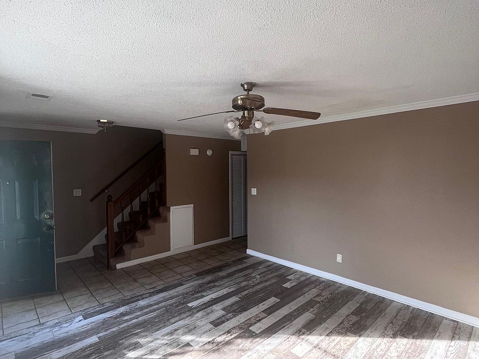 1st image of 2542 Hampstead Dr