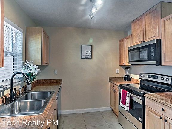 3rd image of 4120 SE 18th Pl #8740681