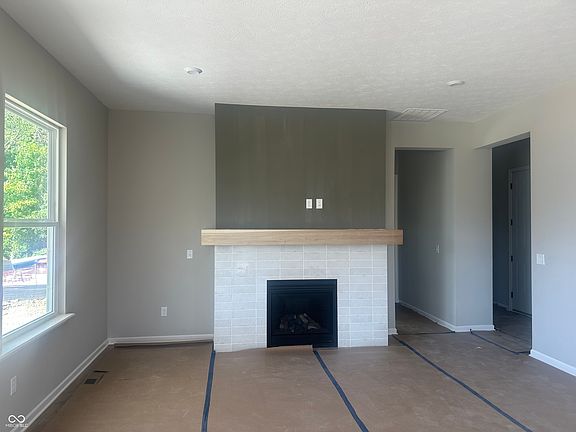3rd image of 4955 Elaine Ct