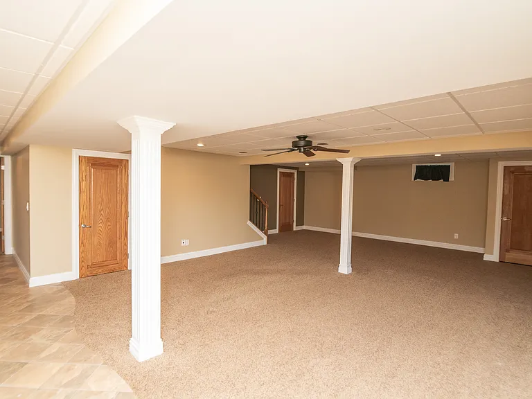 405 Galway Dr — Photo 47