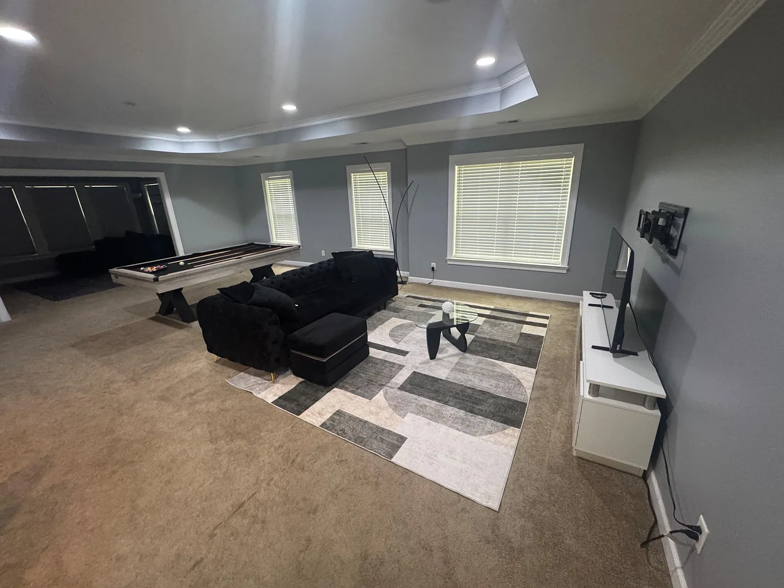 4 bed, 2.0 bath, 1976 sqft, $1,815 — Photo 2
