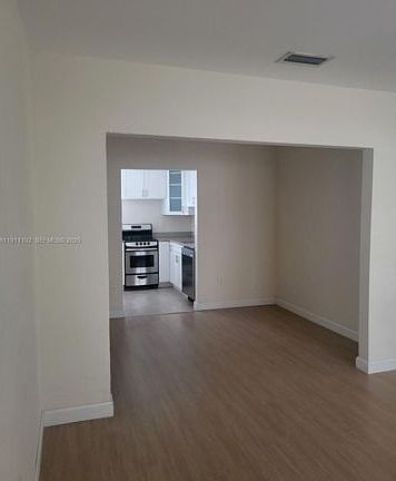 5th image of 4-215 Sidonia Ave #4