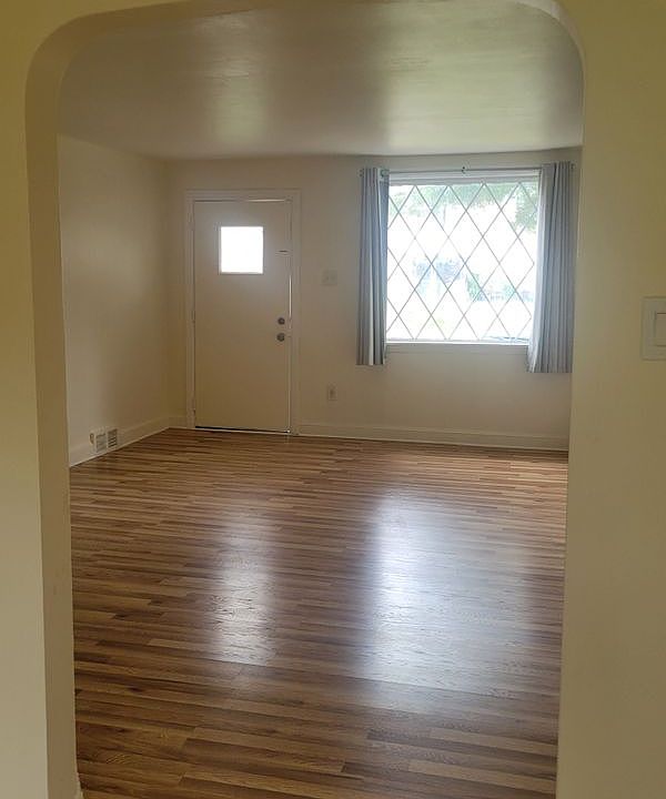 1st image of 1022 Windsor Rd