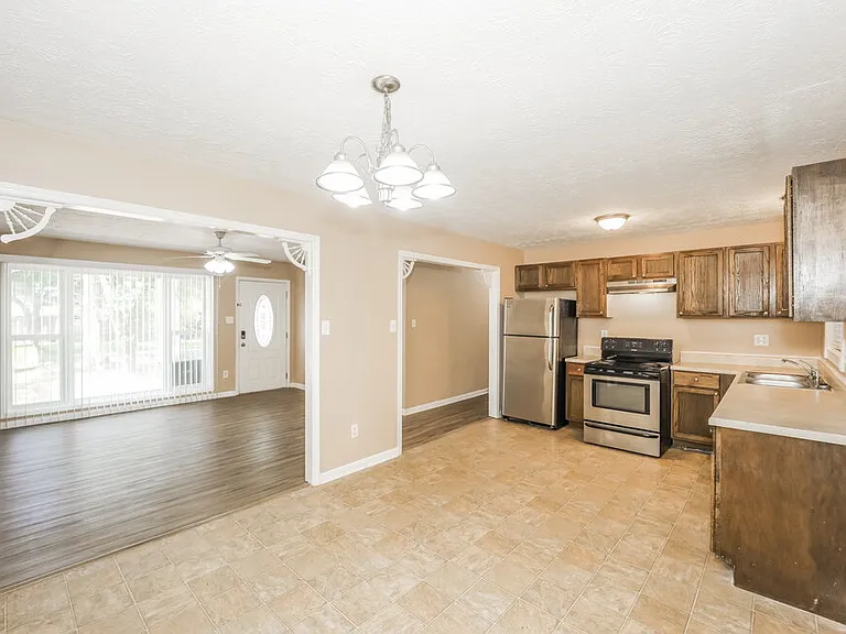 303 Mercer Dr — Photo 6