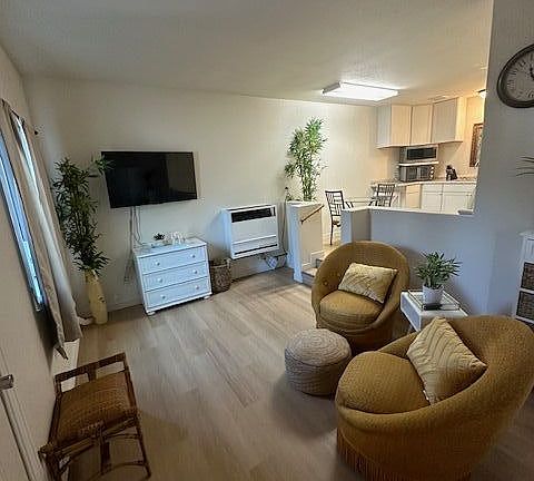 4th image of 702 S 48th Ave #3