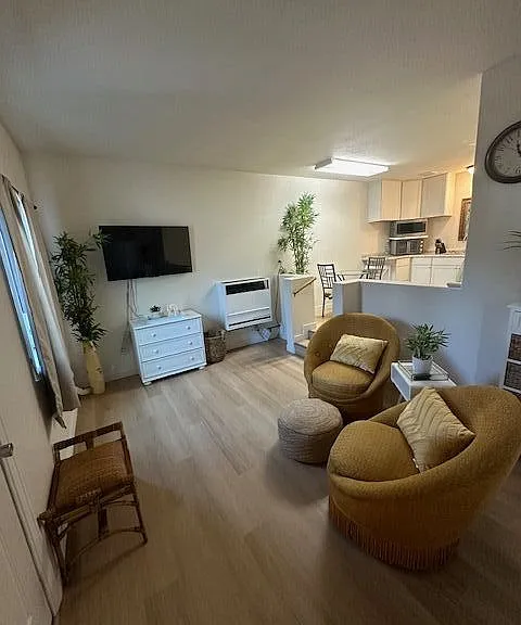 702 S 48th Ave — Photo 5