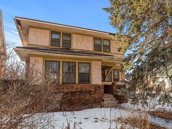 3rd image of 1407 Queen Ave N