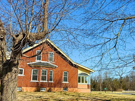 3rd image of 3839 Freemansburg Ave