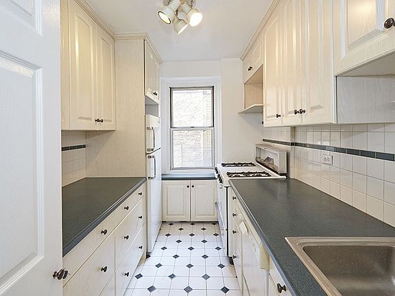 5th image of 486 Avenue Of The Americas #3H