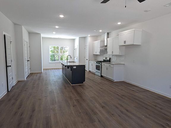 4th image of 1002 Crater Ave