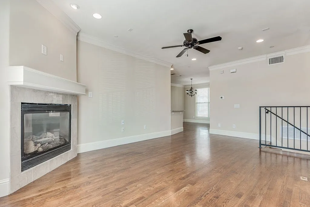 4 bed, 2152 sqft, $4,650 — Photo 4