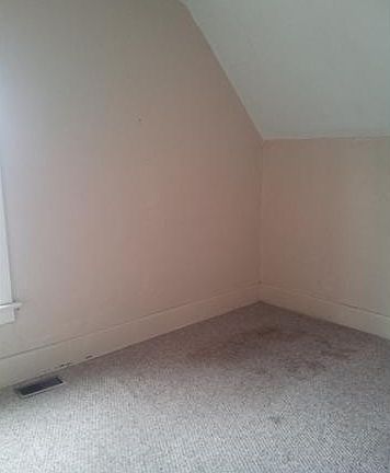 5th image of 930 Homer Ave