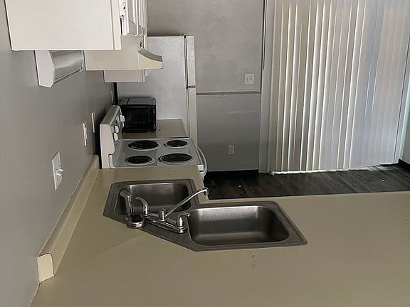 3rd image of 629 Yuma St APT C
