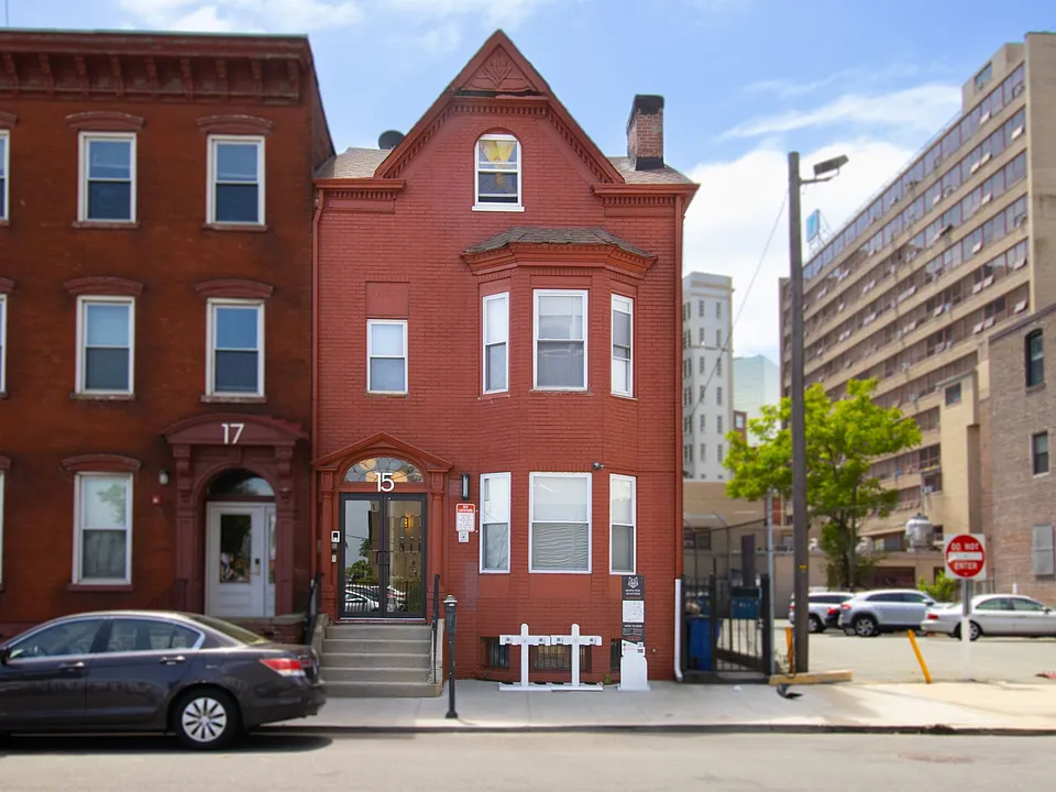 15 Fulton St