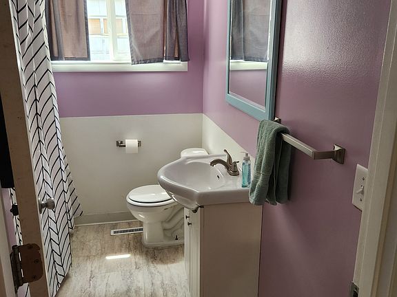 2nd image of 419 E State St #3
