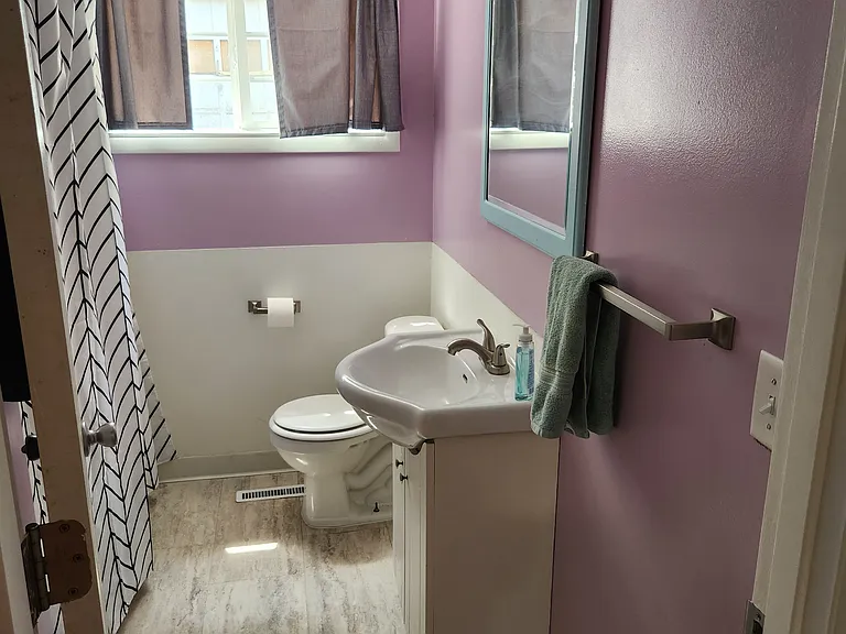 419 E State St #3 — Photo 2