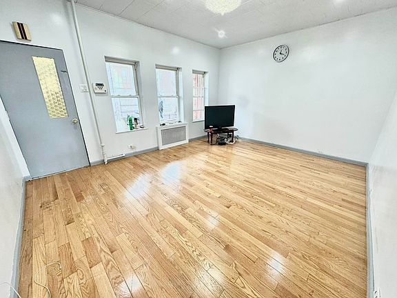 3rd image of 30-23 46th St #3