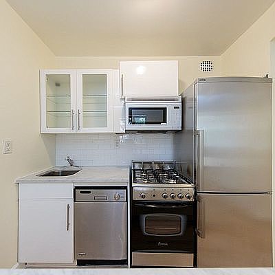3rd image of 322 W 14th St APT 2A