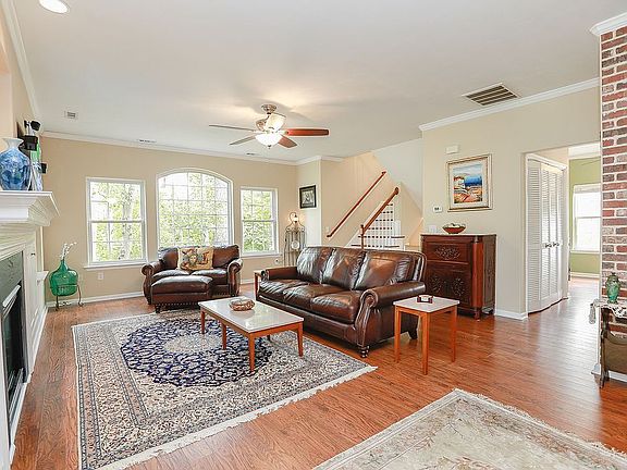 5th image of 2042 Nicklaus Dr
