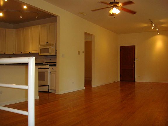 3rd image of 3901 N Hoyne Ave Floor 1